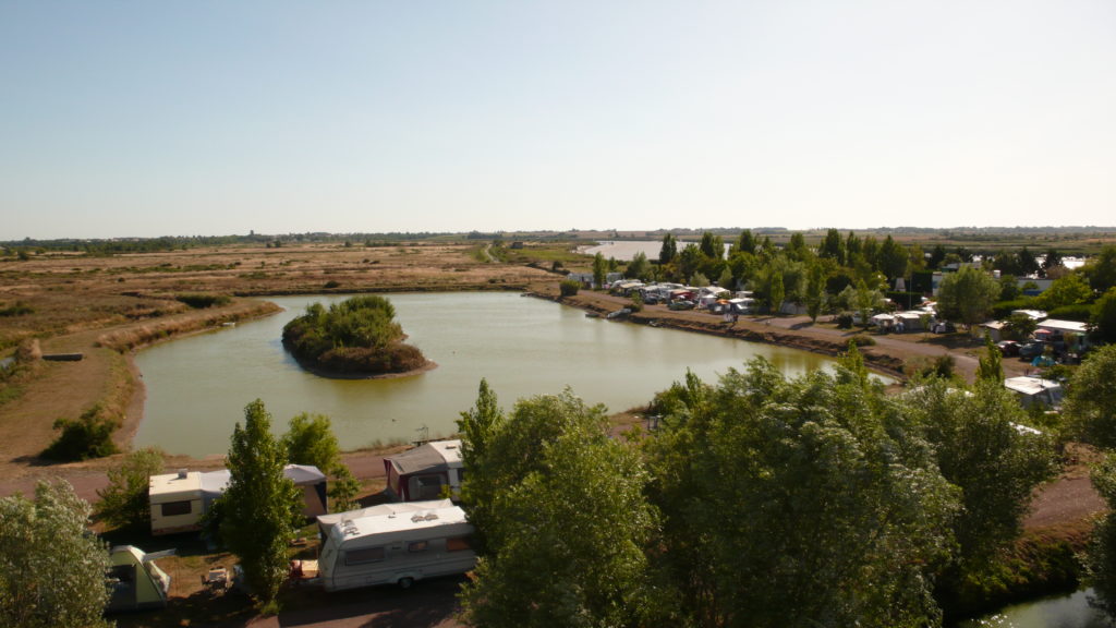 Vue incroyable sur l'étang du Camping le Bateau